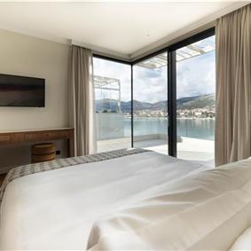 Selection of 5 bedroom seafront villas with heated pool on Ciovo near Trogir, sleeps 10